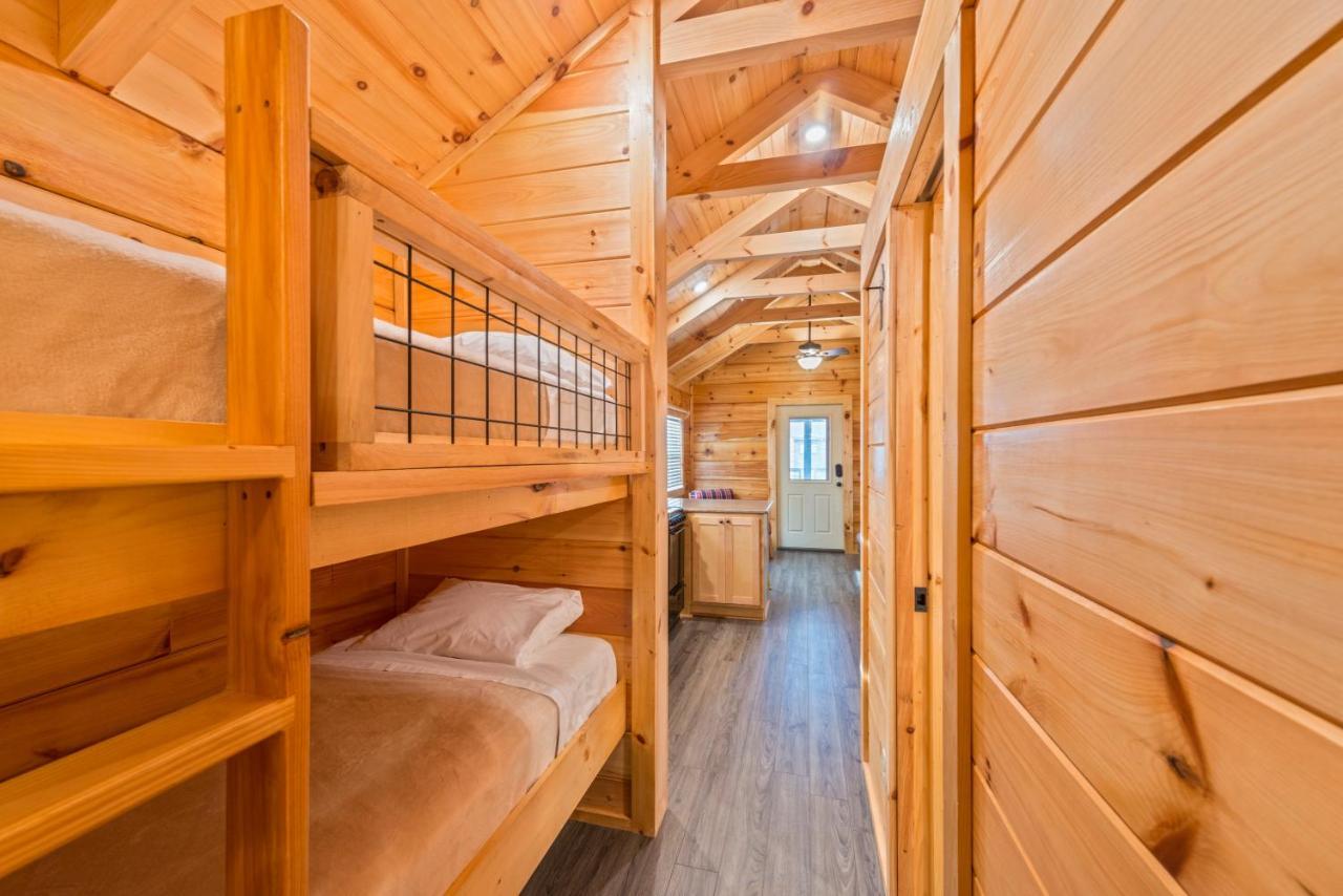 Great Escapes Rv Resort Bryan College Station Екстериор снимка