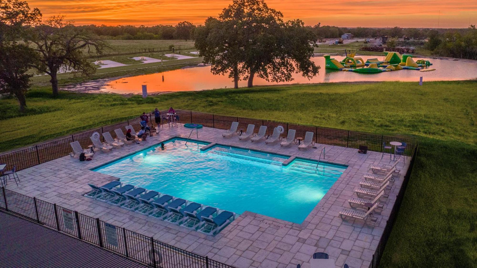 Great Escapes Rv Resort Bryan College Station Екстериор снимка